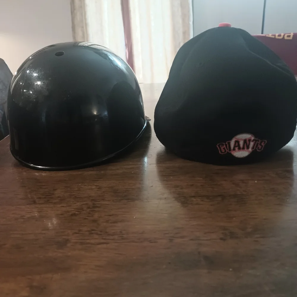 San Francisco Giants New Era Baseball Cap with retro collectible batting helmet.